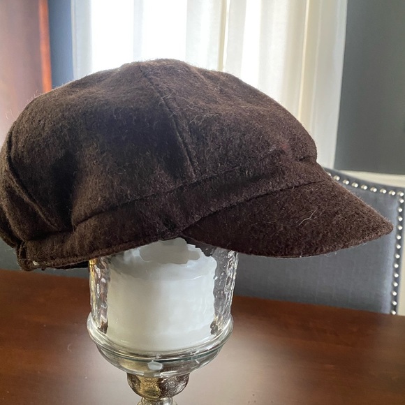 Winter Hat with Brim - Brown with rhinestone brooch - Picture 4 of 6